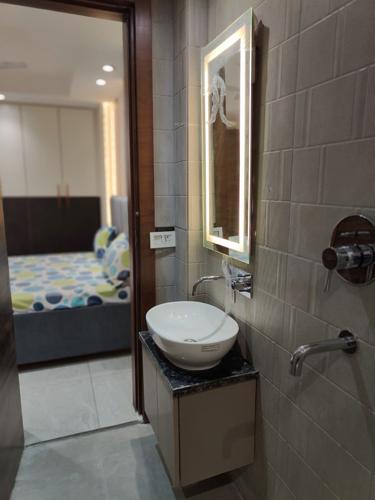 Bathroom luxury-homes-by-sehra-ji Bathroom