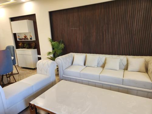  luxurious-central-park-flower-valley-3 Living Area