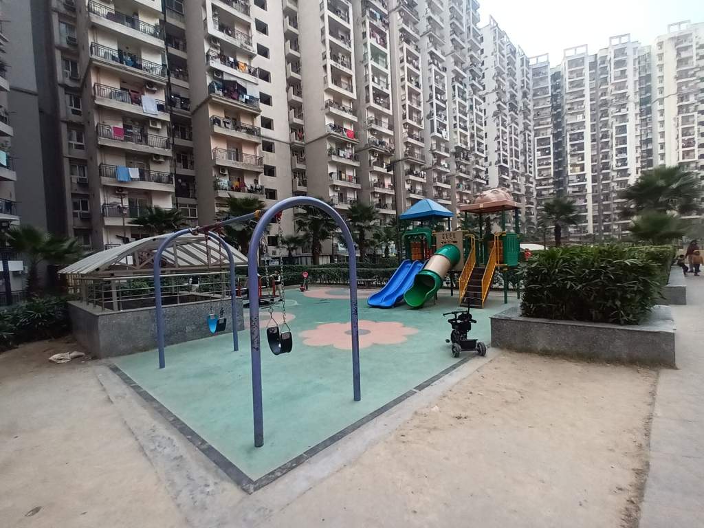  north avenue Children's play area