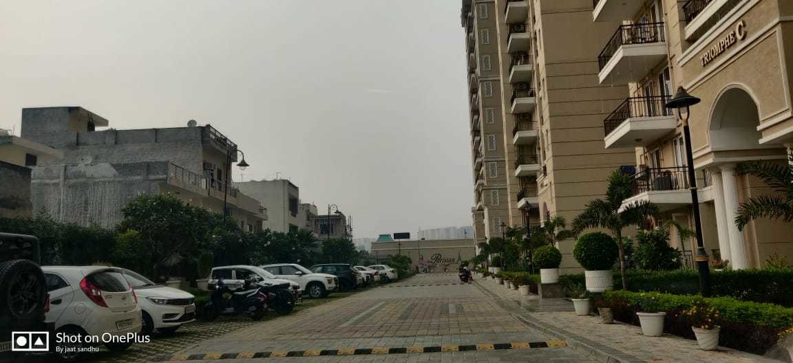  la parisian  Car Parking