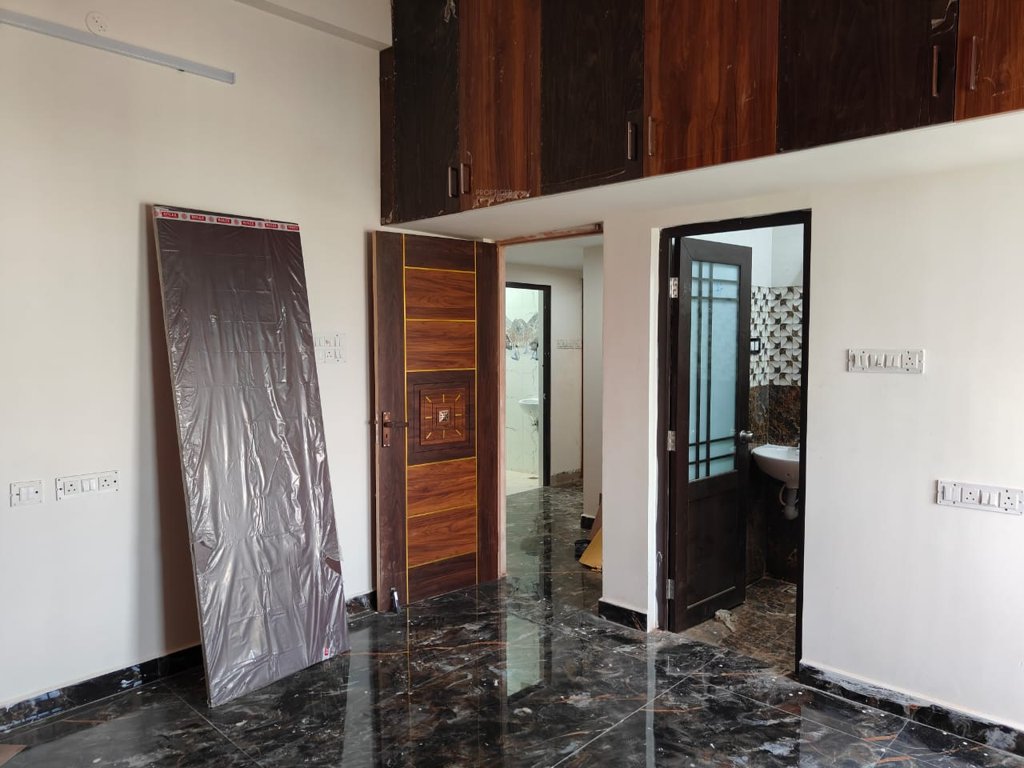  t j flats Living Area