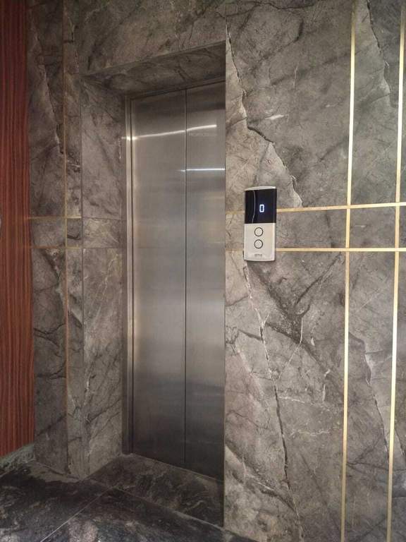  luxury homes Lift(s)