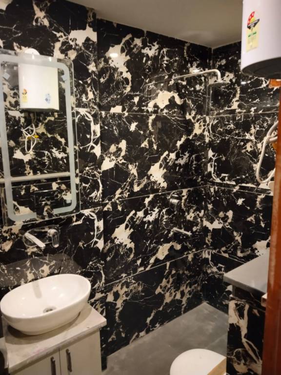 ryhan square Bathroom