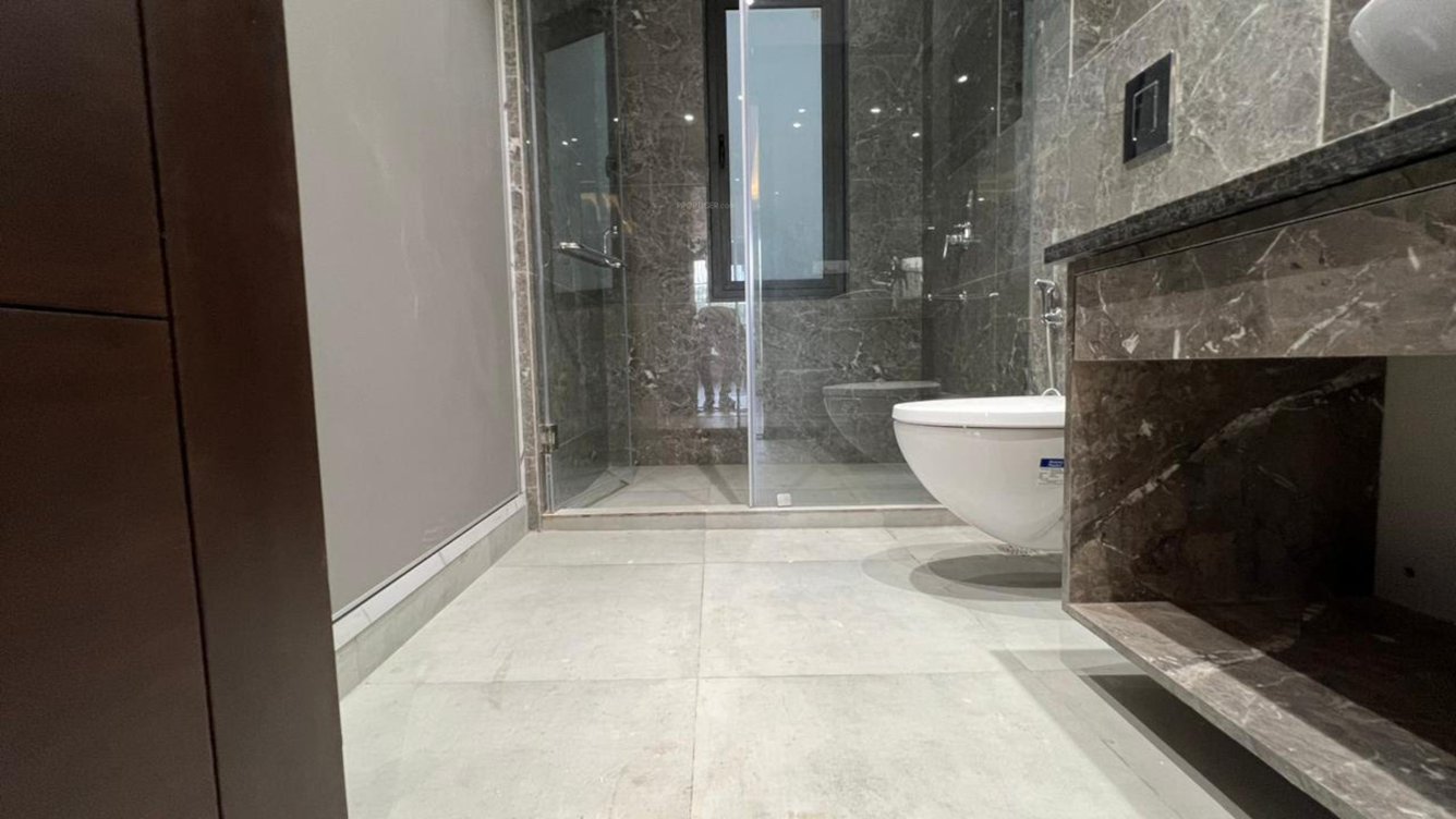  homes floors 4 Bathroom