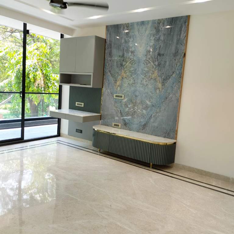  luxury builder floor 500 sq yrds Living Area