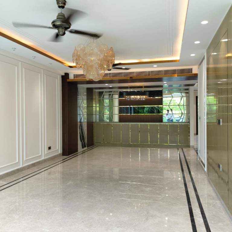  luxury builder floor 500 sq yrds Living Area