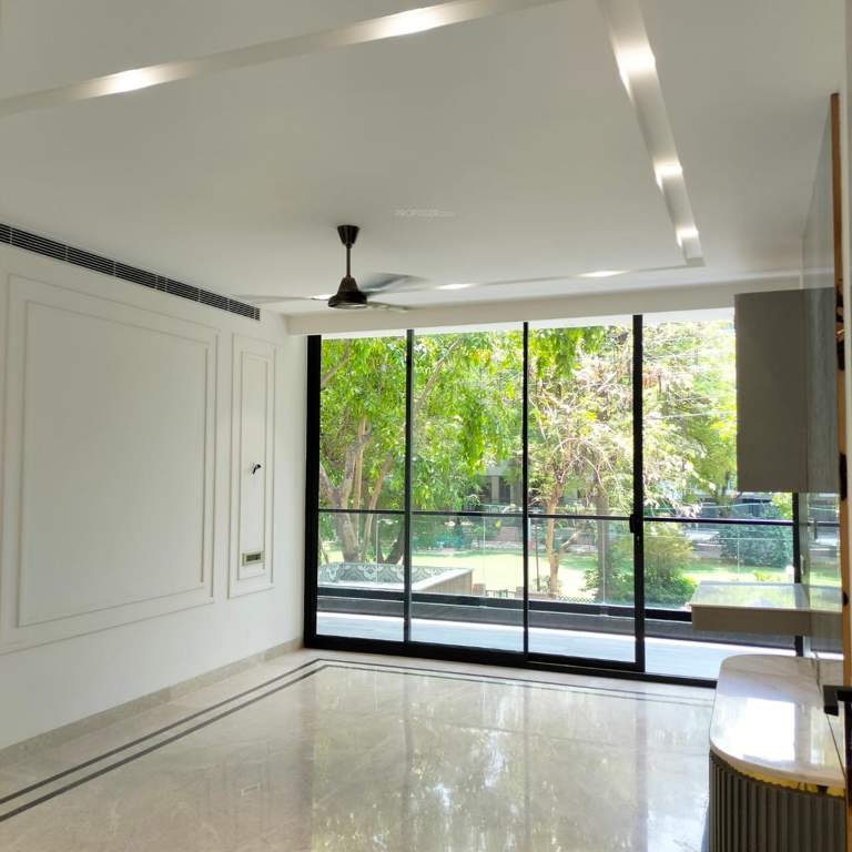  luxury builder floor 500 sq yrds Living Area