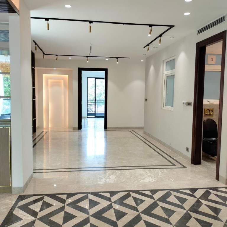  luxury builder floor 500 sq yrds Living Area