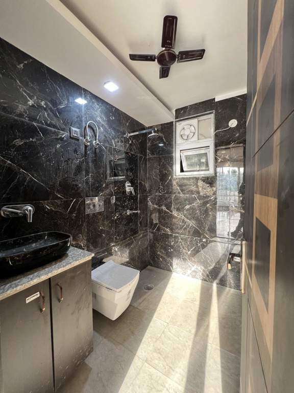  homes floors 3 Bathroom