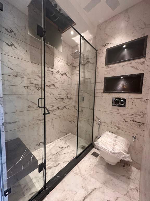  homes floors 5 Bathroom