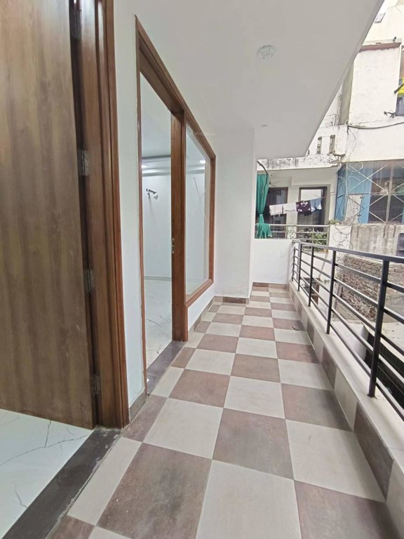 platinum floors 200 sq yard Balcony