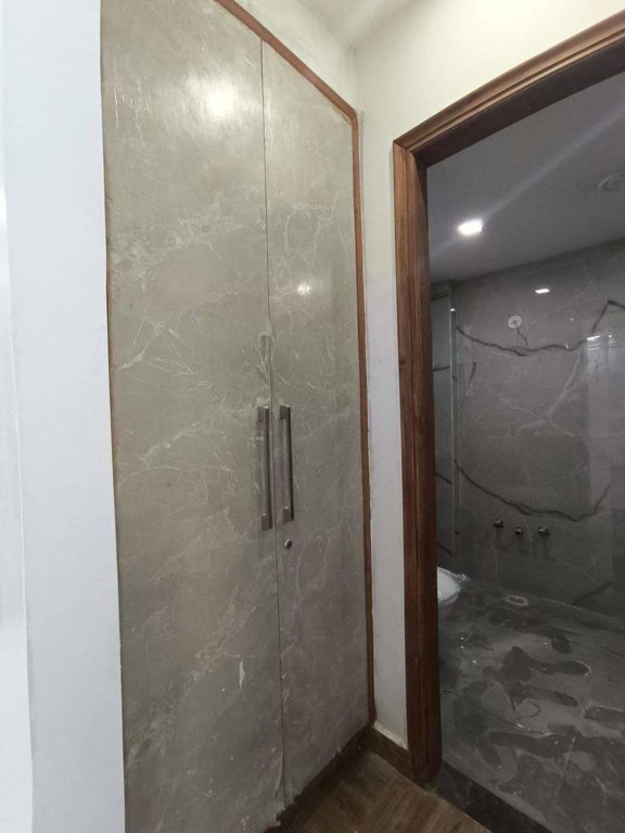 platinum floors 200 sq yard Bathroom