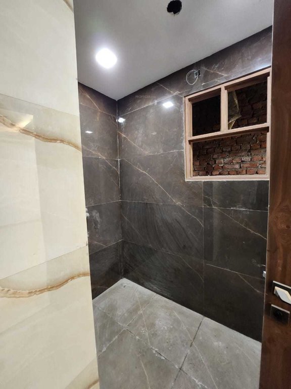  rich elegant floors 472 sq yard Bathroom