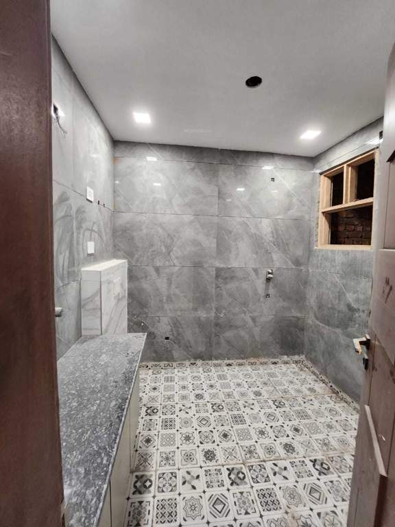  rich elegant floors 472 sq yard Bathroom