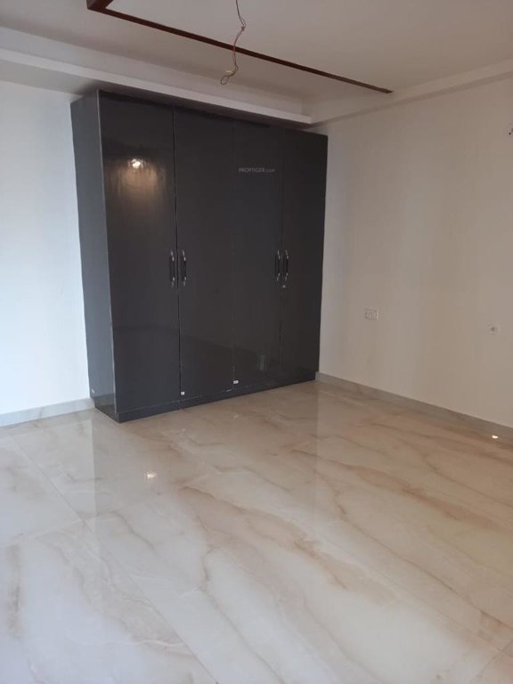 elegant floors 400 sq yard Bedroom