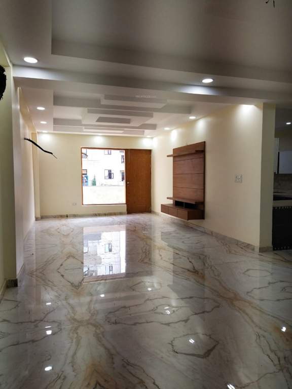 floors 350 sq yard Living Area