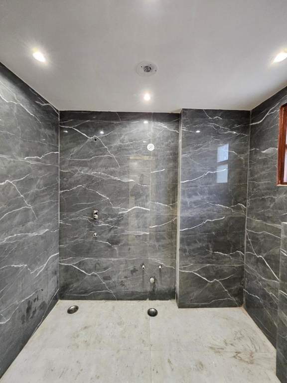 luxury floors 205 sq yard Bathroom