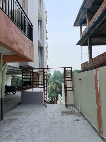 Paved Compound piya-castle Paved Compound