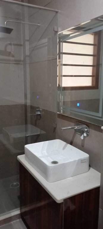  modern floors 303 sq yard Bathroom