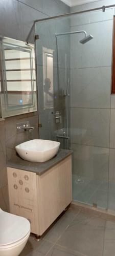  modern-floors-303-sq-yard Bathroom