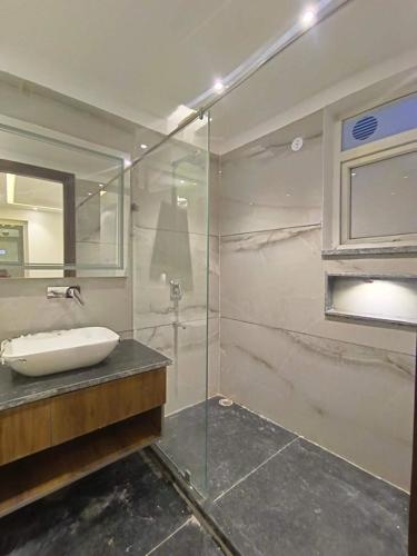  ultra-luxurious-floor-460-sq-yard Bathroom