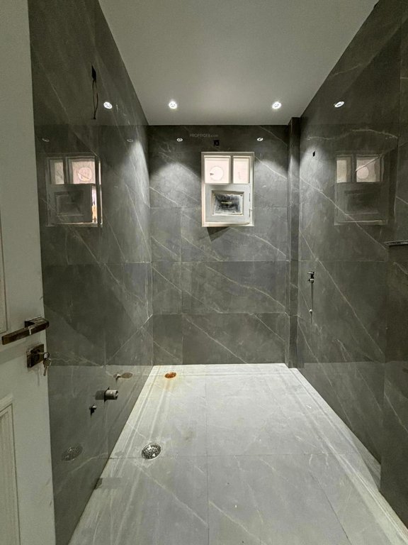 luxury floors 275 sq yard Bathroom