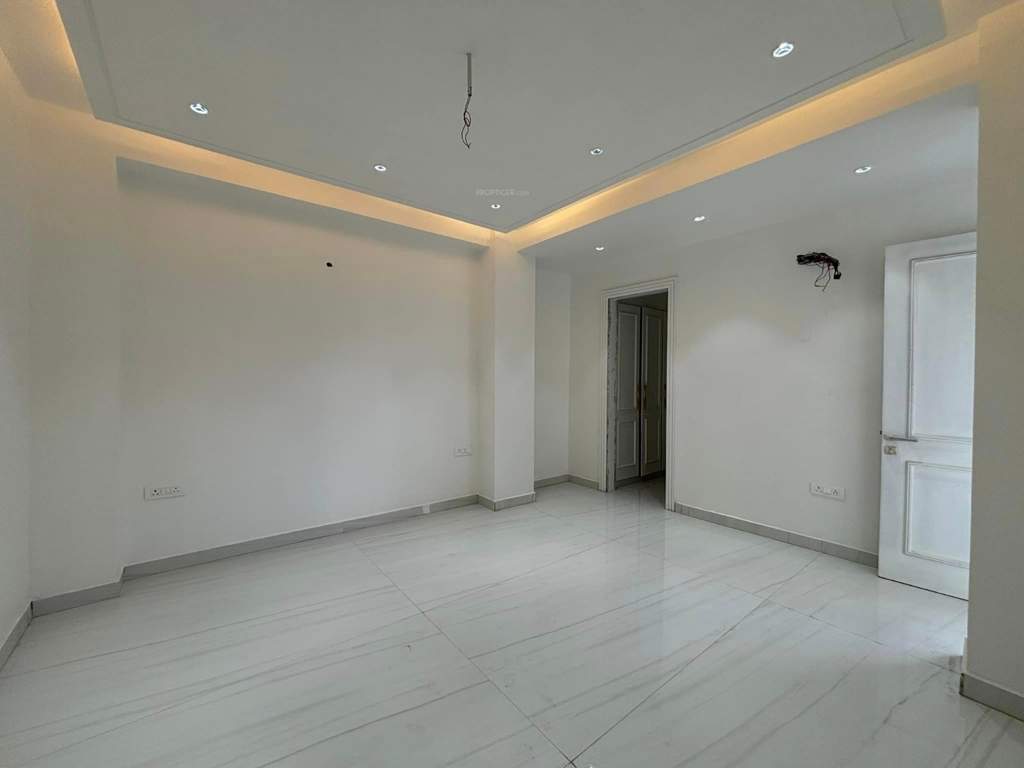 luxury floors 275 sq yard Living Area