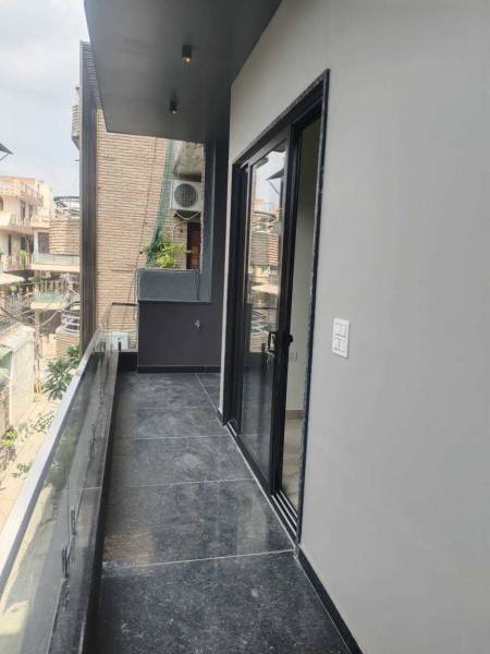  luxury-builder-floors Balcony