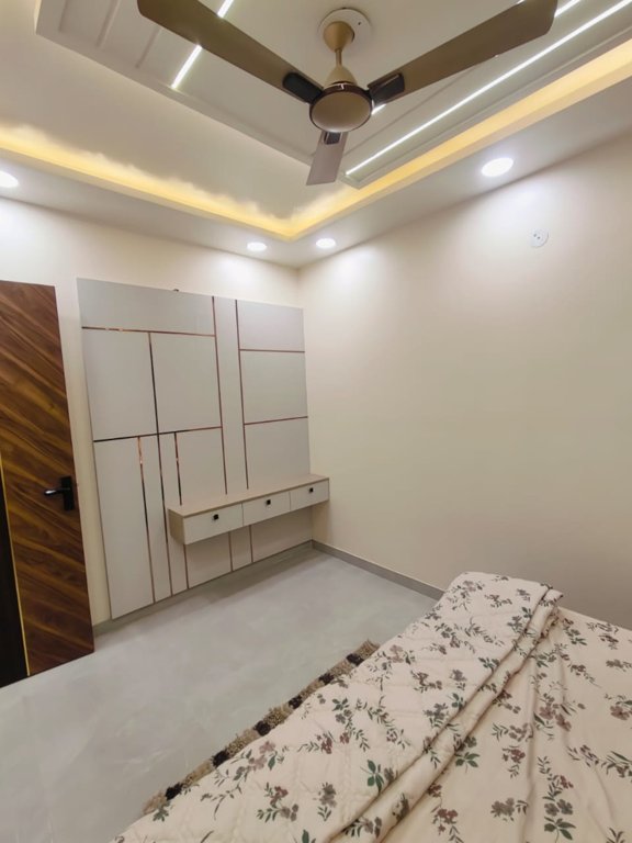  metro view floors Bedroom
