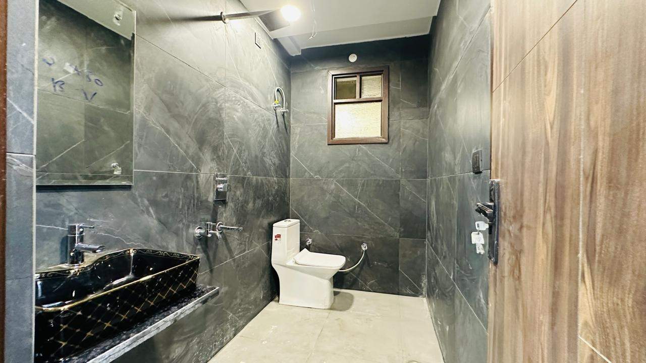 housing reality apartment Bathroom
