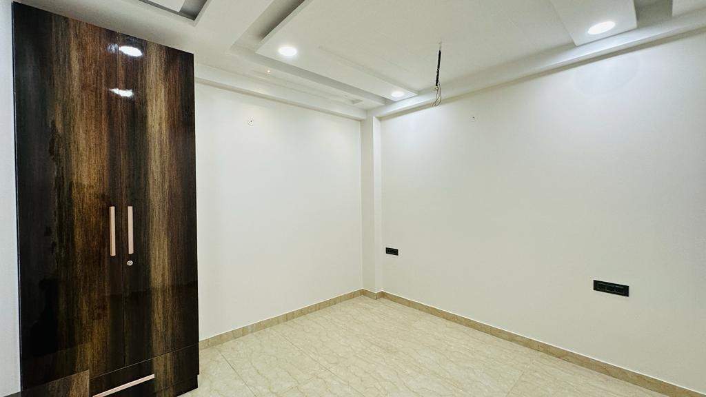 housing reality apartment Bedroom