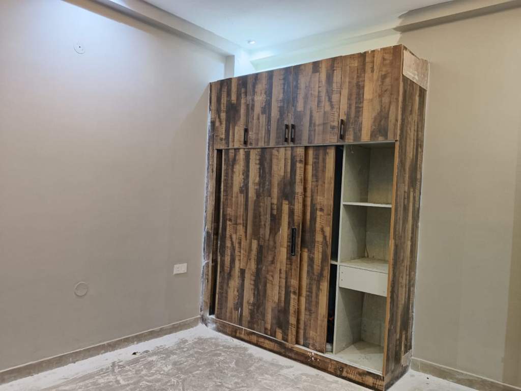  luxury floors 275 yd Living Area