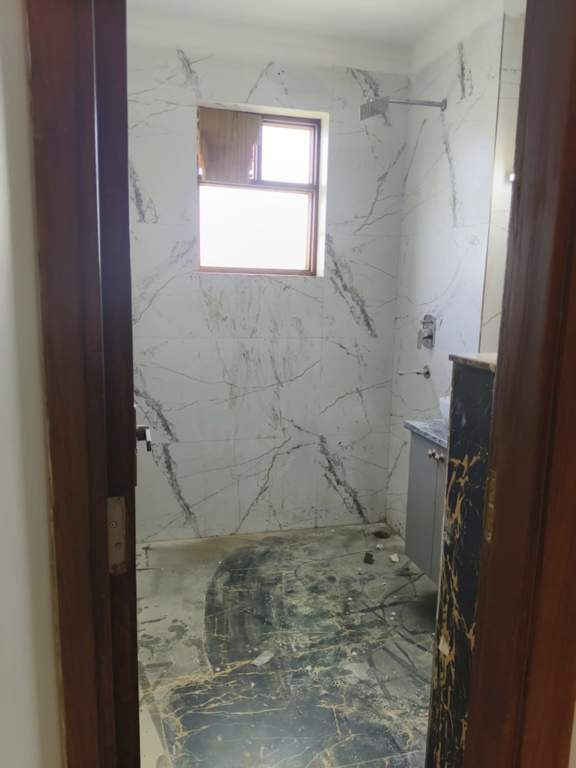  luxury floors 275 yd Living Area