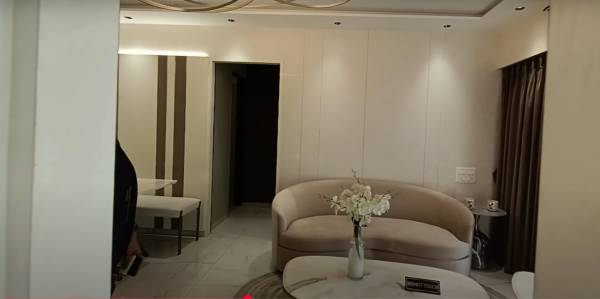 mainOther of Man Aaradhya Parkwood