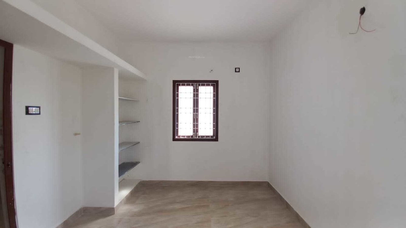  saravana flats Bedroom