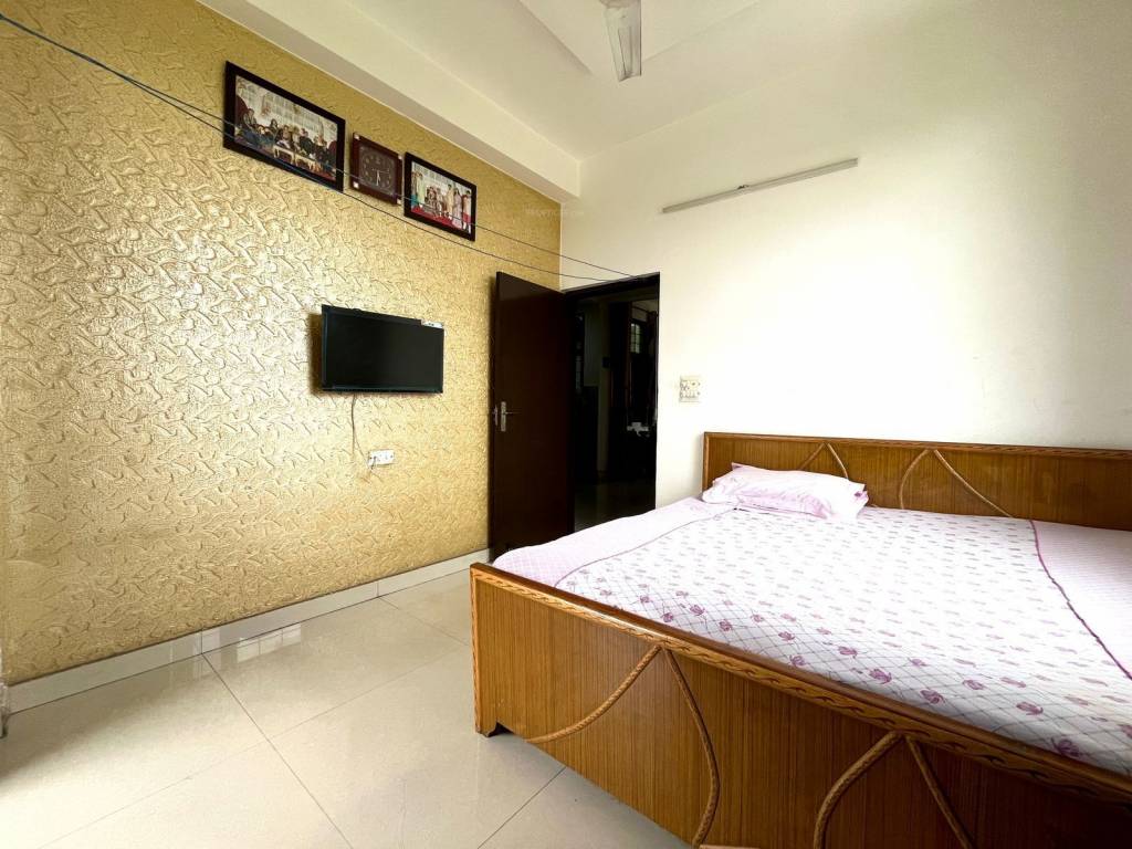 builder floors Bedroom