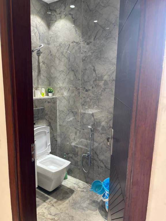  luxury floors Bathroom