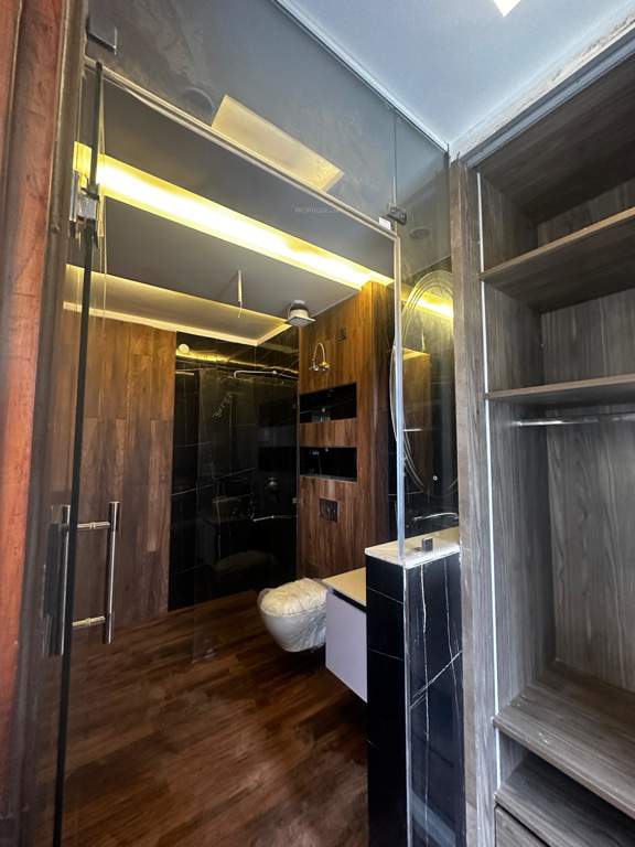  luxury builder floor Bathroom