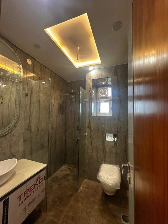  luxury builder floor Bathroom