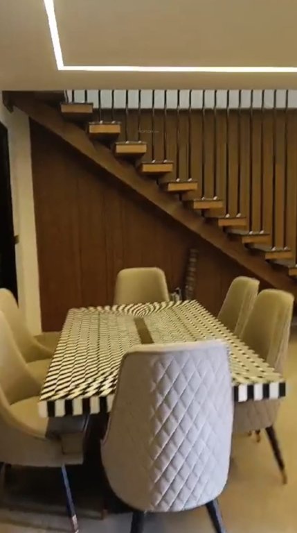 luxury builder floor Dining Area