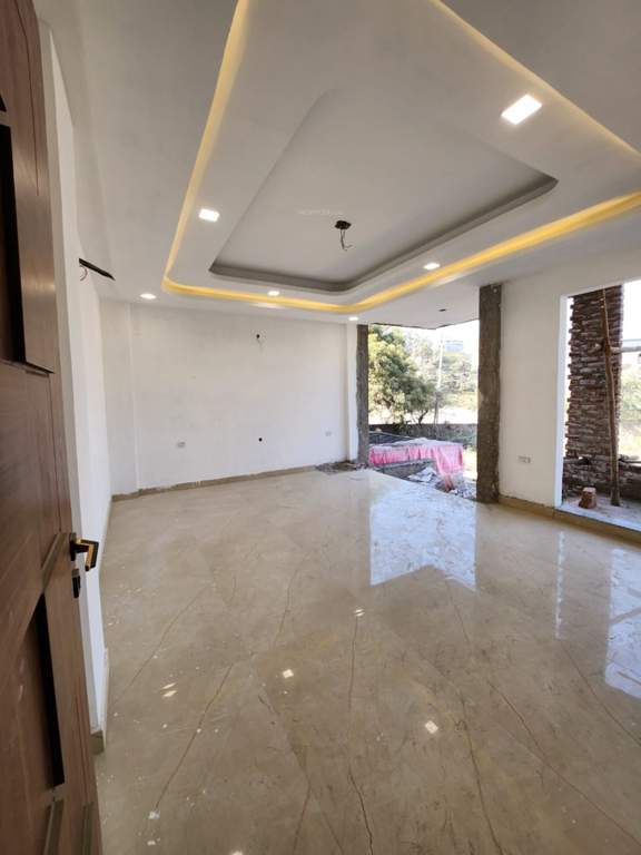  ji associate elegant floors 400 sqyd Living Area