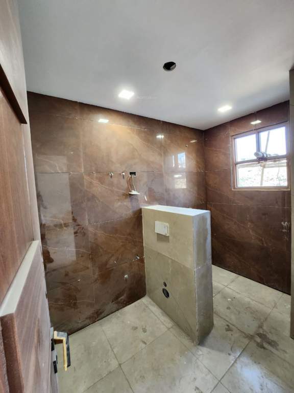  ji associate elegant floors 400 sqyd Living Area