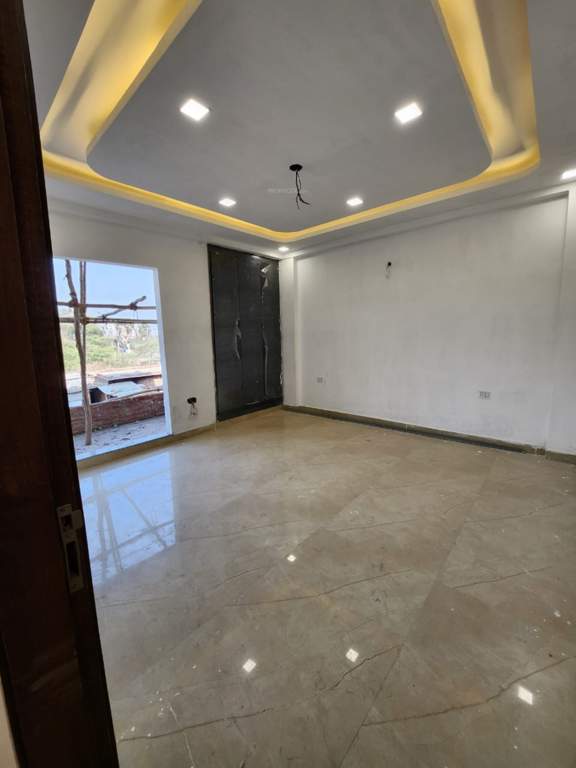  ji associate elegant floors 400 sqyd Living Area