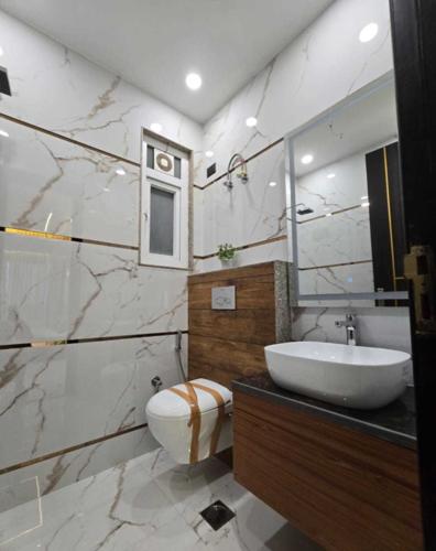  estate-luxury-floors Bathroom