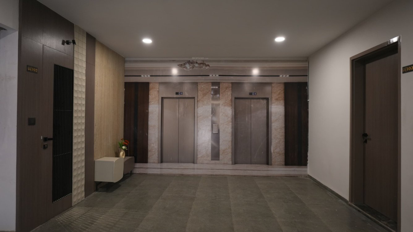  the manor heights Lift(s)