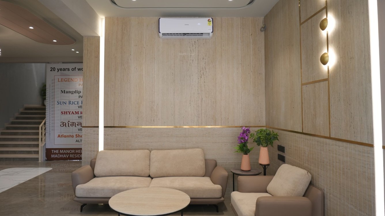  the manor heights Lobby