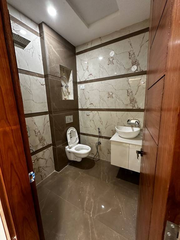  luxury builder floors Bathroom