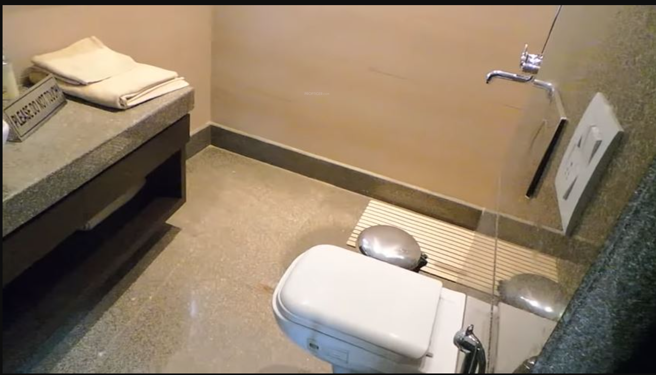 cleo county phase 1 Bathroom