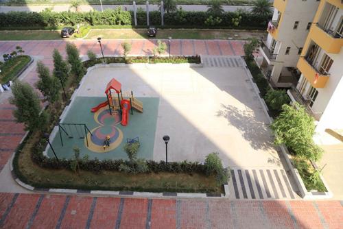 Children's play area pinnacle-phase-1-tower-f2-&-f3-pa Children's play area