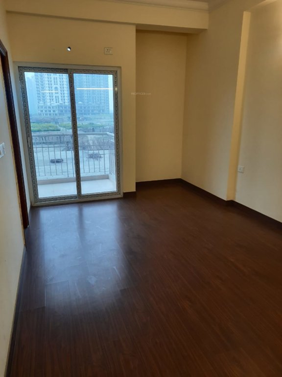  antriksh golf city phase 1 Bedroom